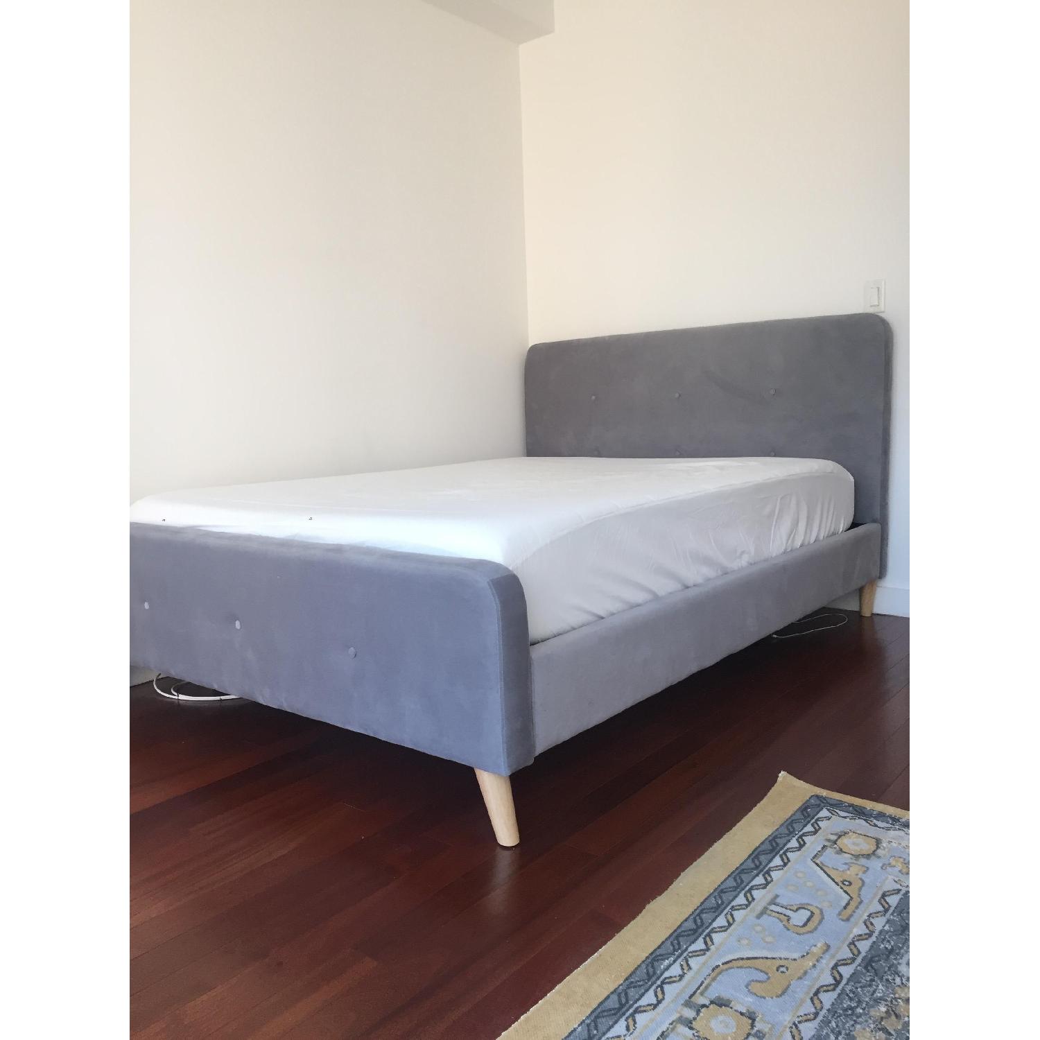 Furniture of America Celene Mid Century Modern Tufted Bed - image-4