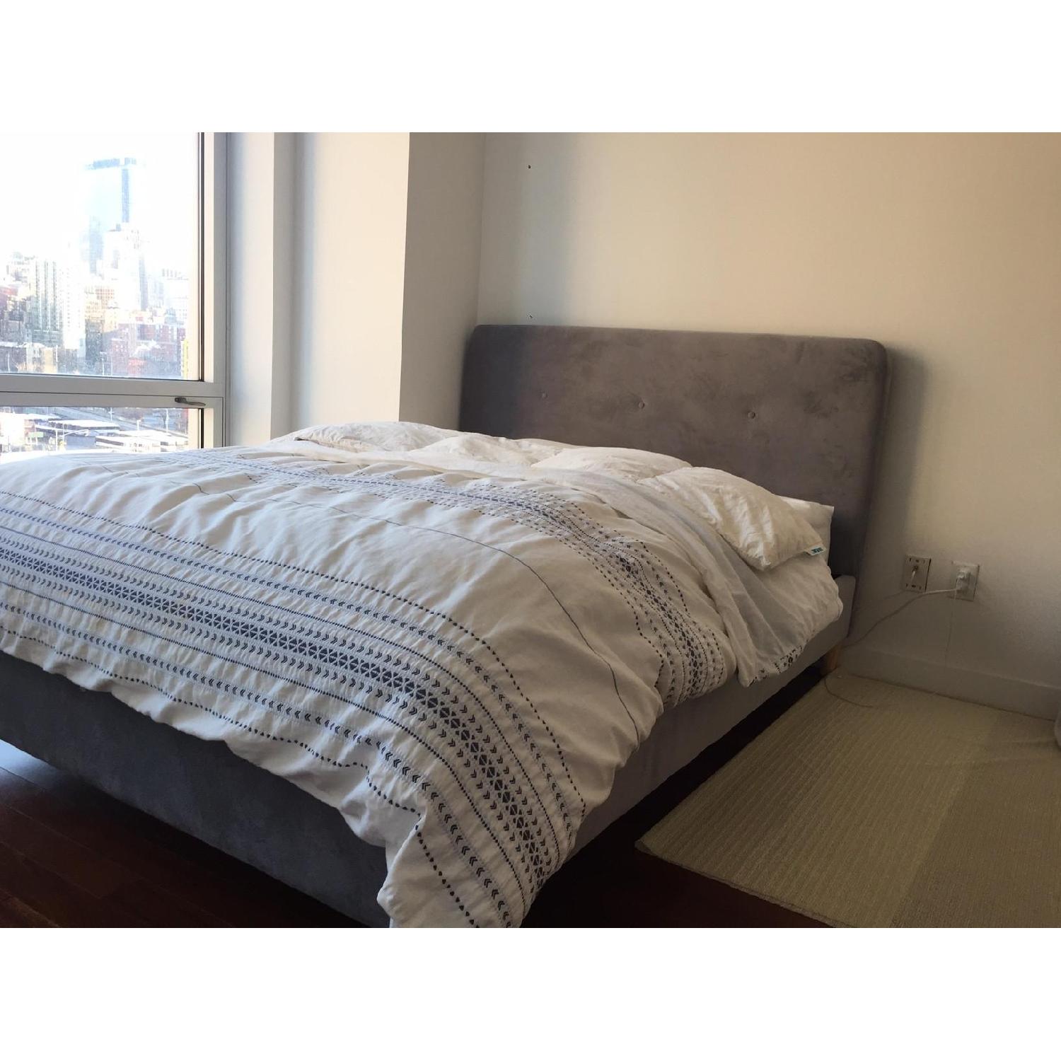 Furniture of America Celene Mid Century Modern Tufted Bed - image-6