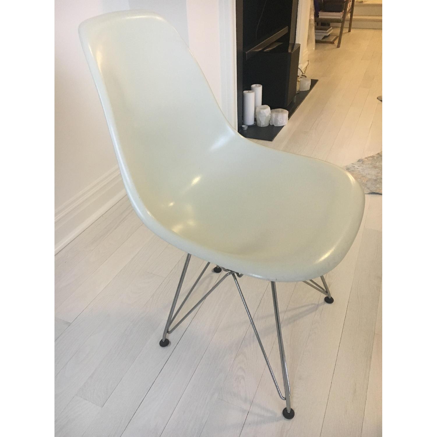 Herman Miller Eames Plastic Molded Side Chair - image-2