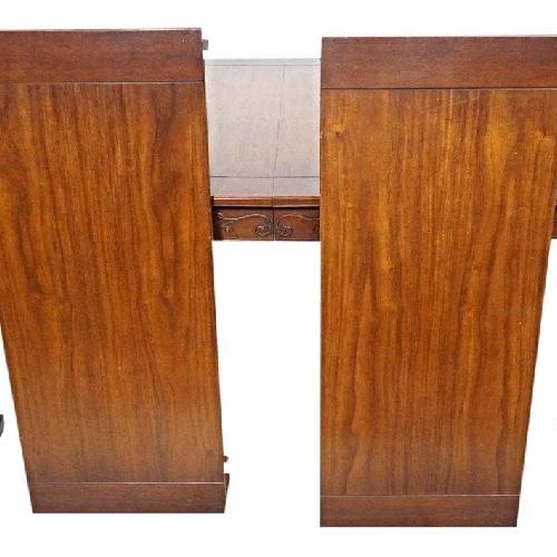 Henredon Signed Carved Mahogany Dining Table w/ 2 Leaves