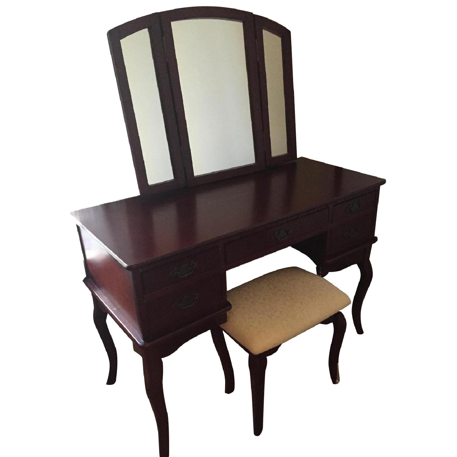 Bedroom/Bathroom Vanity - image-0