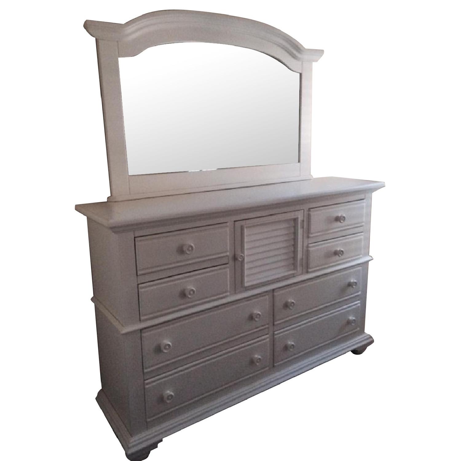 Haverty's Cottage Retreat II Dresser with Landscape Mirror - image-0