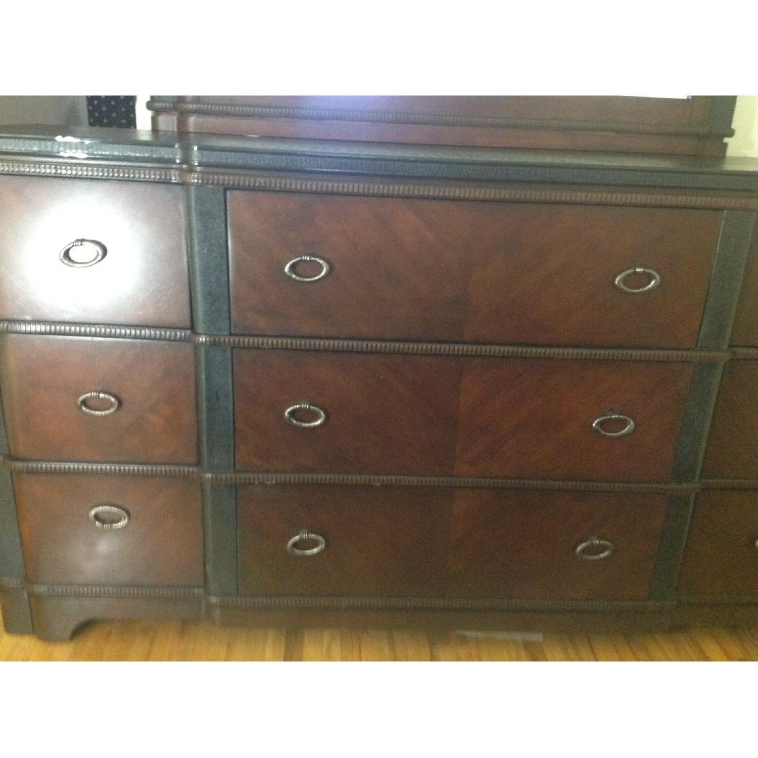 Raymour & Flanigan Dundee 4-Piece Queen Bedroom Set - image-8