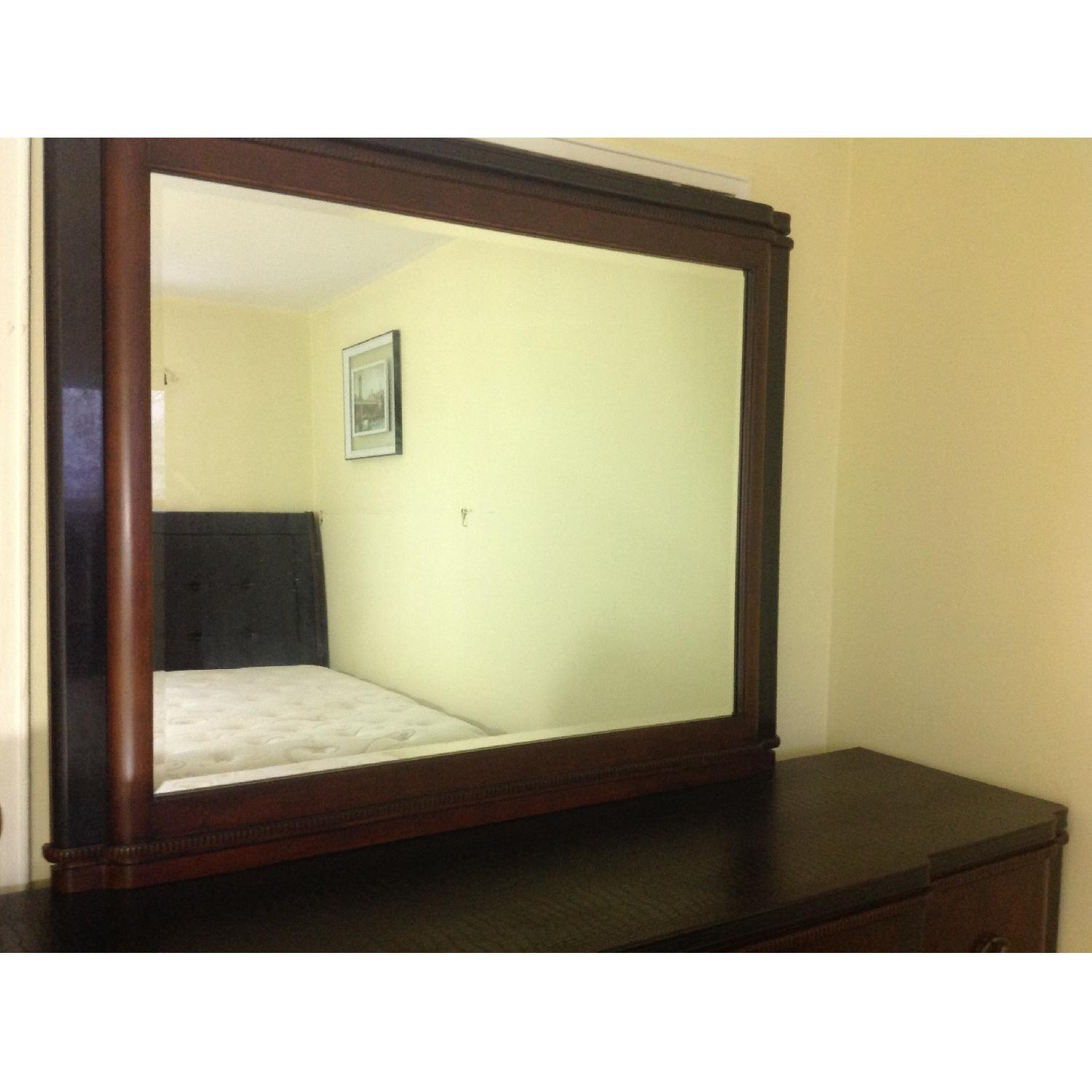 Raymour & Flanigan Dundee 4-Piece Queen Bedroom Set - image-9