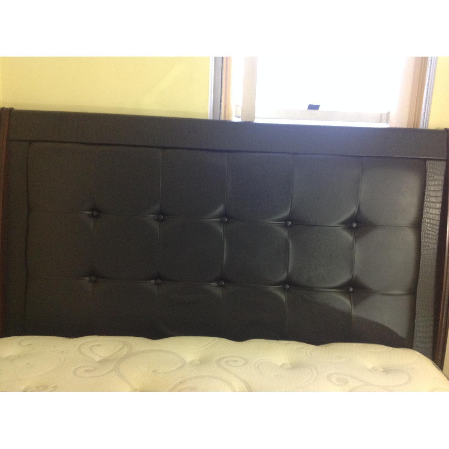 Raymour & Flanigan Dundee 4-Piece Queen Bedroom Set - image-10