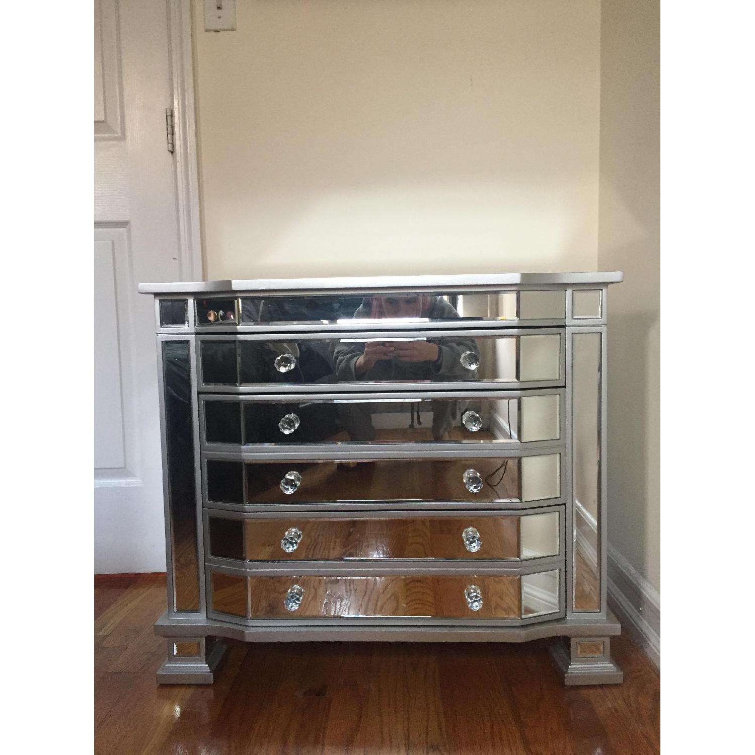 Wilton 3 Drawer Mirrored Dresser - image-4
