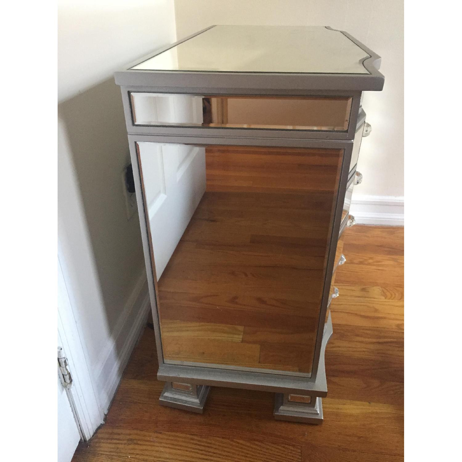 Wilton 3 Drawer Mirrored Dresser - image-9