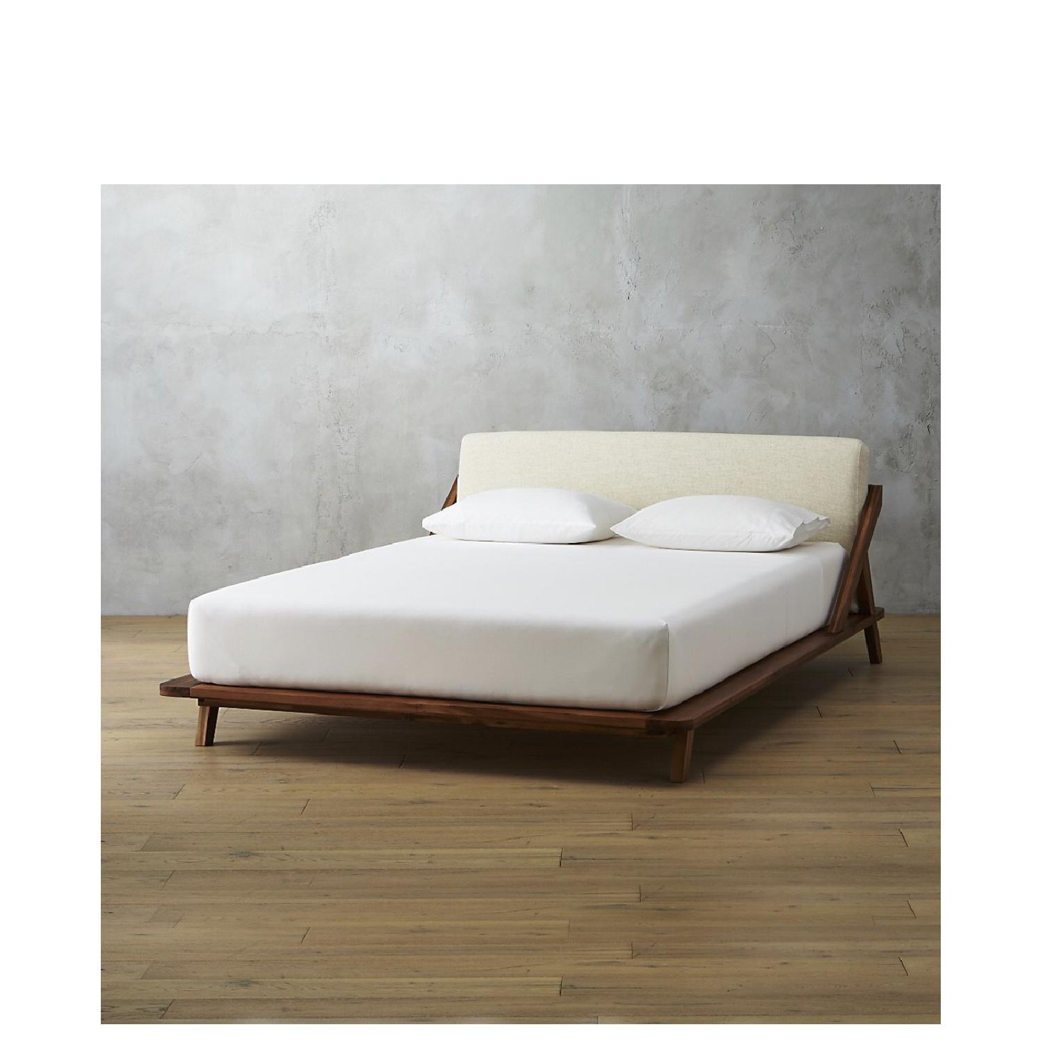 Drommen Acacia Wood Queen Bed