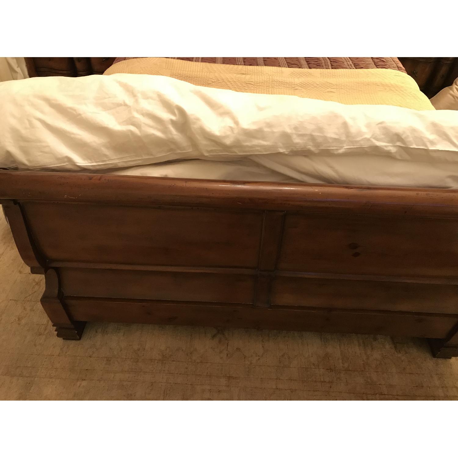 Baker Milling Road Queen Size Sleigh Bed - image-4