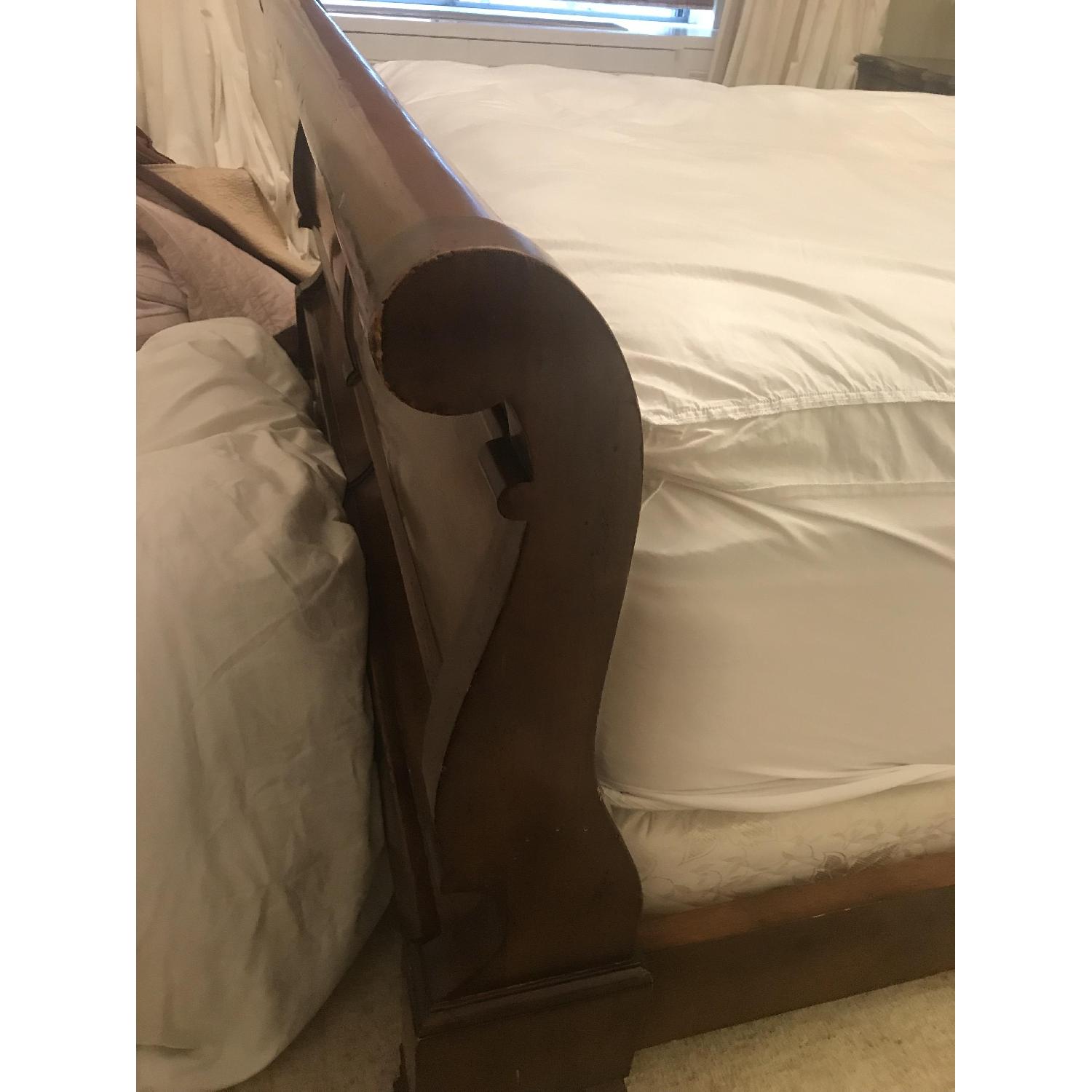 Baker Milling Road Queen Size Sleigh Bed - image-7