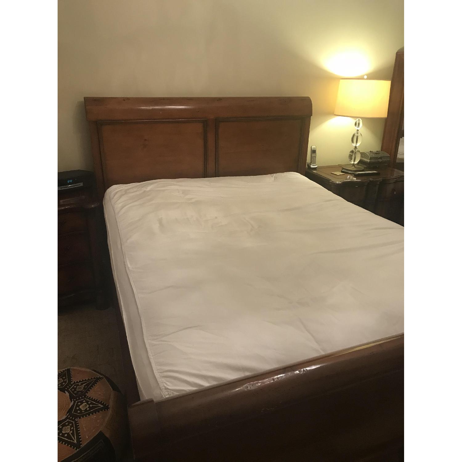 Baker Milling Road Queen Size Sleigh Bed - image-8