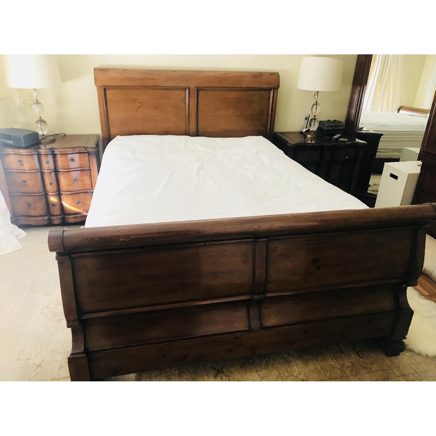 Baker Milling Road Queen Size Sleigh Bed - image-9
