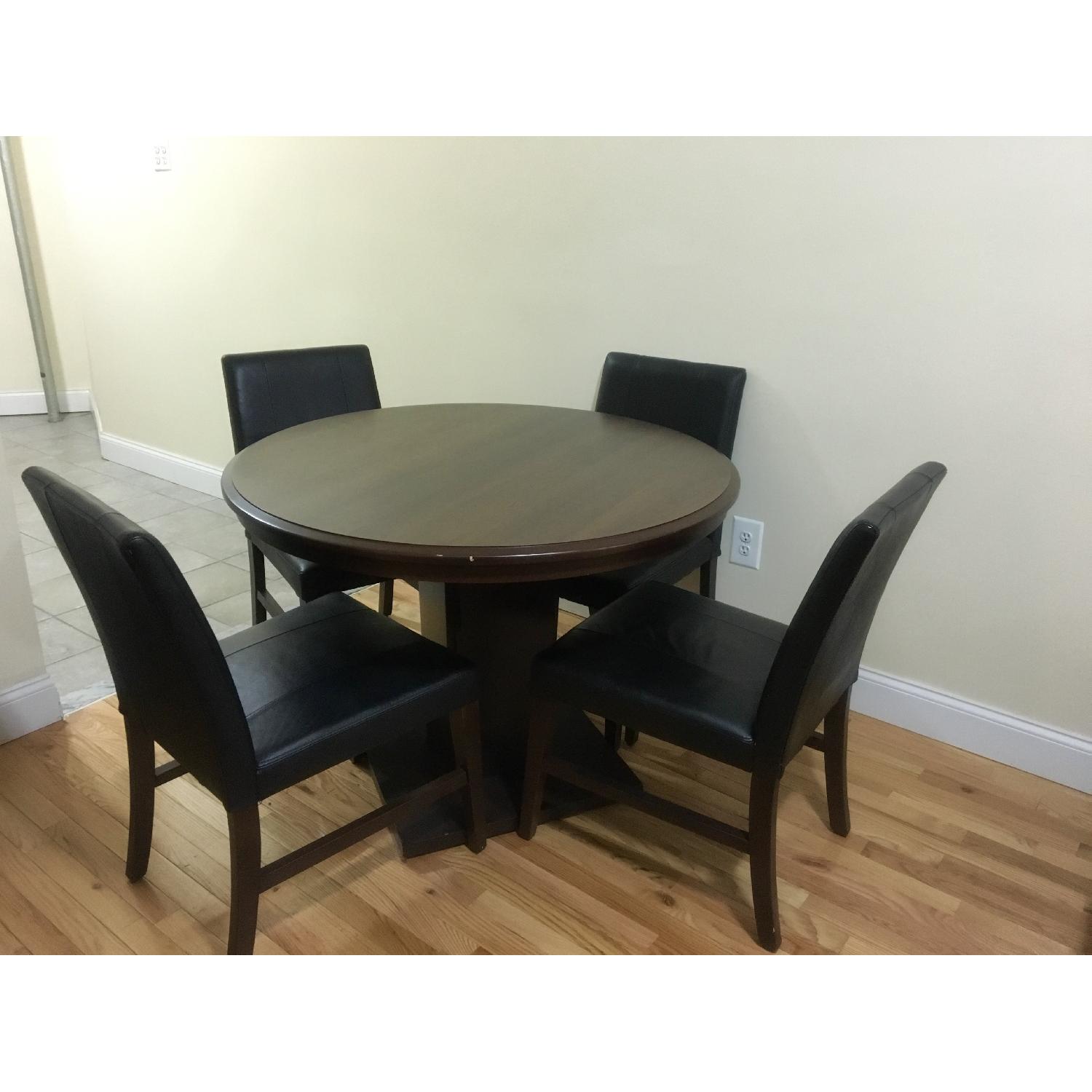 Colfax Furniture Round Dining Room Table w/ 4 Chairs - image-1
