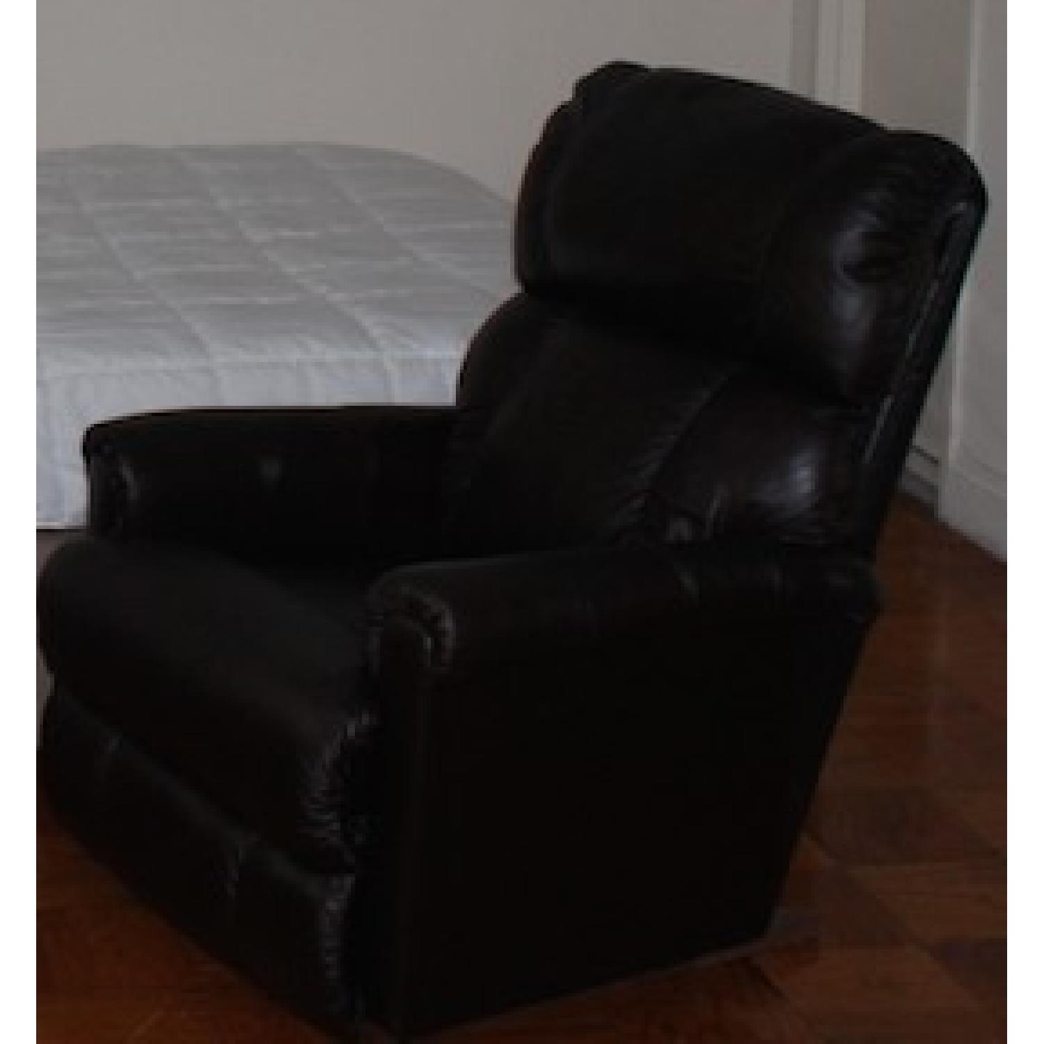 Raymour & Flanigan Leather Recliner AptDeco