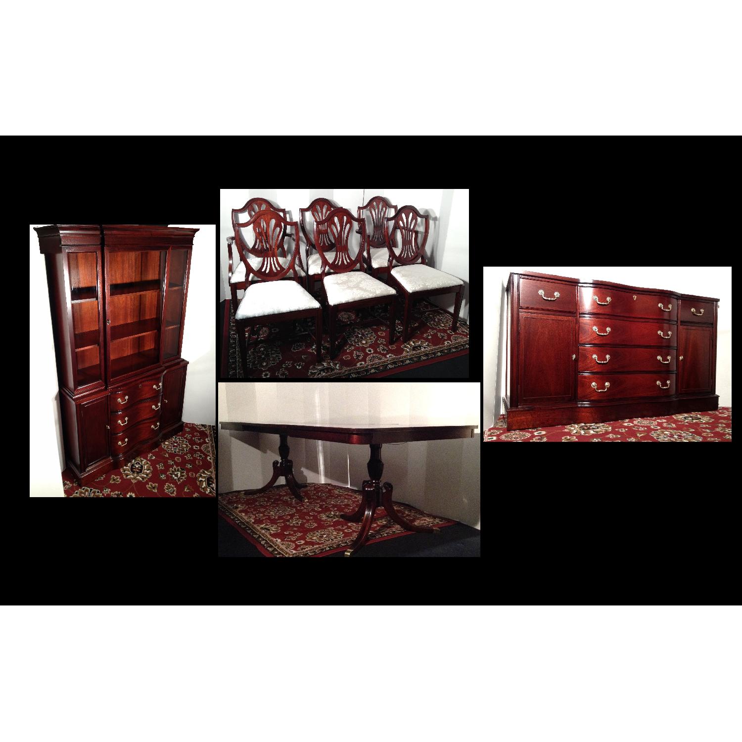 Bassett Antique Mahogany 9 Piece Extendable Dining Room Set - image-1