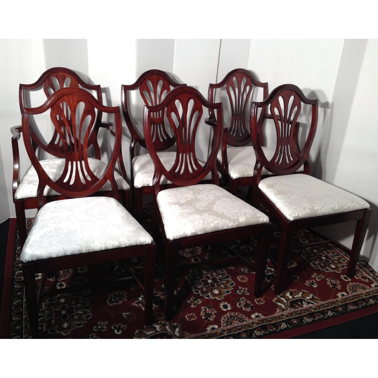 Bassett Antique Mahogany 9 Piece Extendable Dining Room Set - image-8