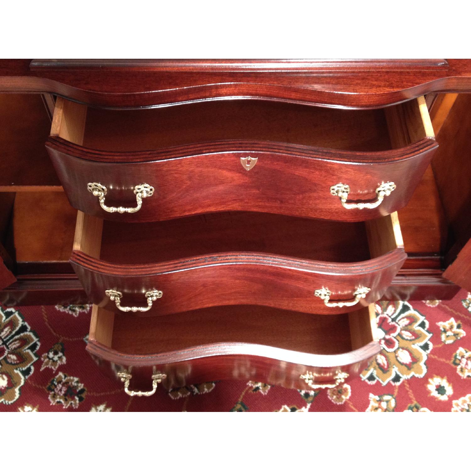 Bassett Antique Mahogany 9 Piece Extendable Dining Room Set - image-16