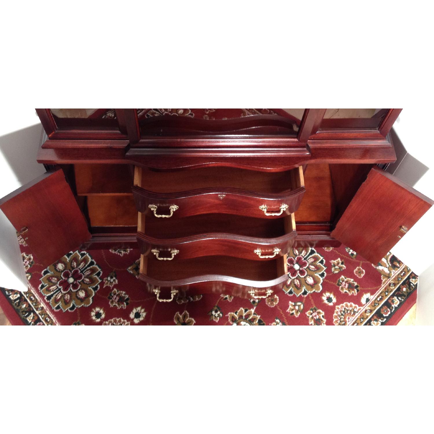 Bassett Antique Mahogany 9 Piece Extendable Dining Room Set - image-17