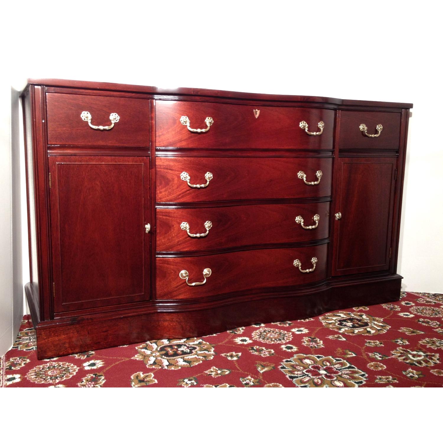 Bassett Antique Mahogany 9 Piece Extendable Dining Room Set - image-18