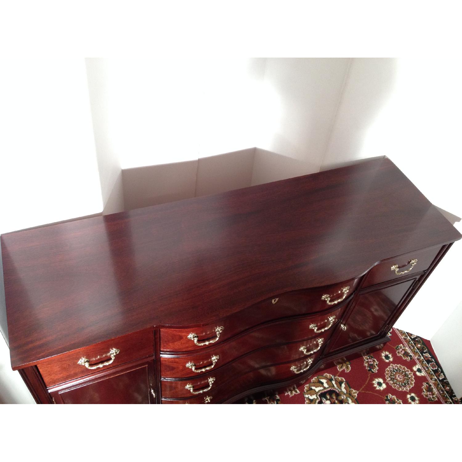 Bassett Antique Mahogany 9 Piece Extendable Dining Room Set - image-19