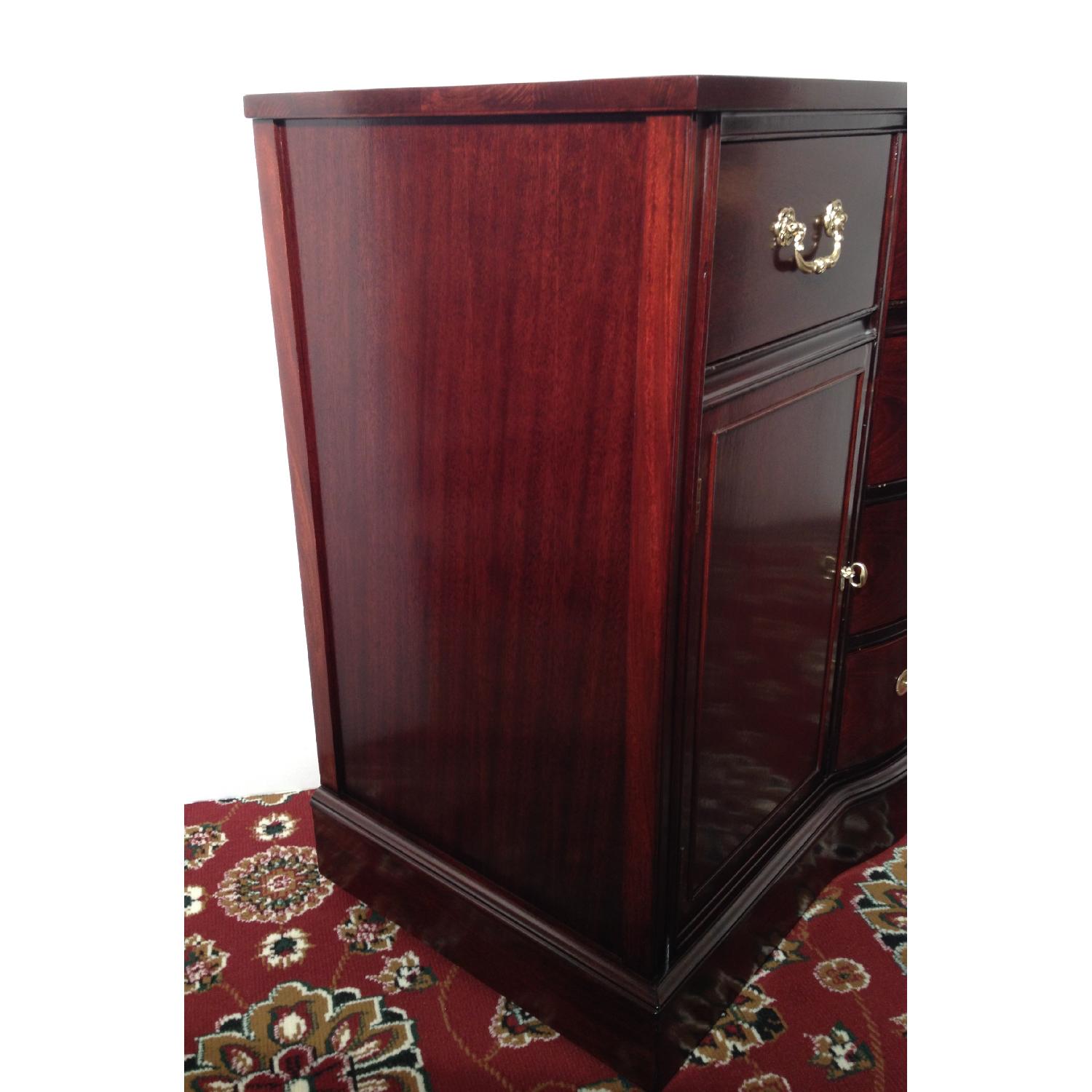 Bassett Antique Mahogany 9 Piece Extendable Dining Room Set - image-21