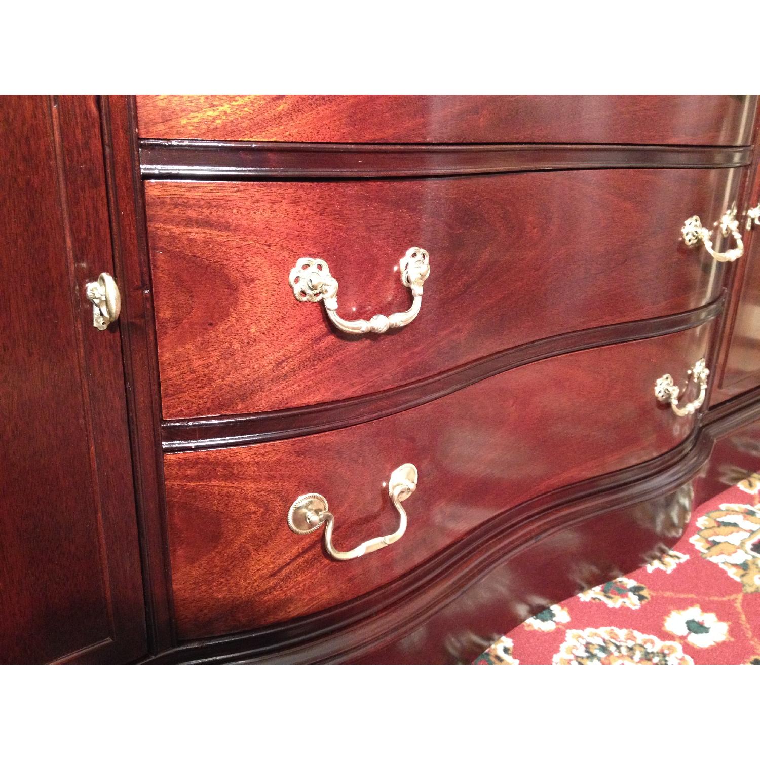 Bassett Antique Mahogany 9 Piece Extendable Dining Room Set - image-26