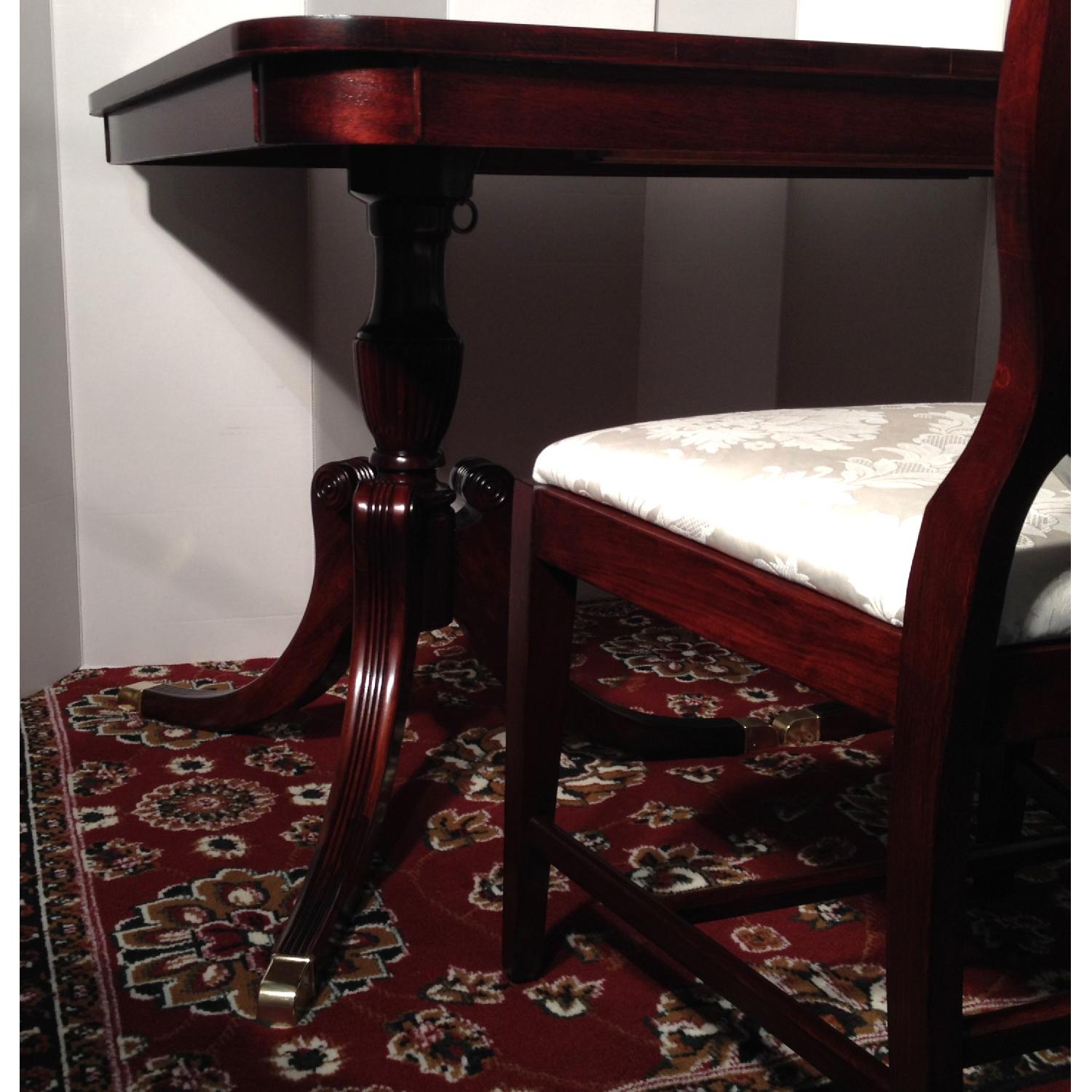 Bassett Antique Mahogany 9 Piece Extendable Dining Room Set - image-27