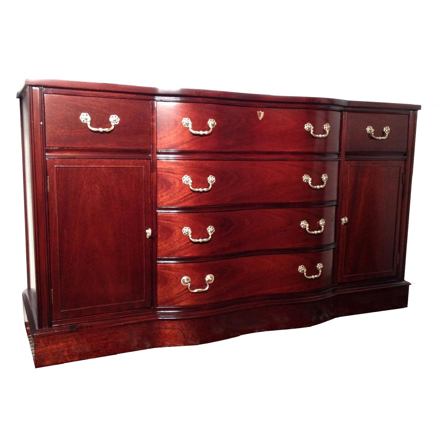 Bassett Antique Mahogany 9 Piece Extendable Dining Room Set AptDeco