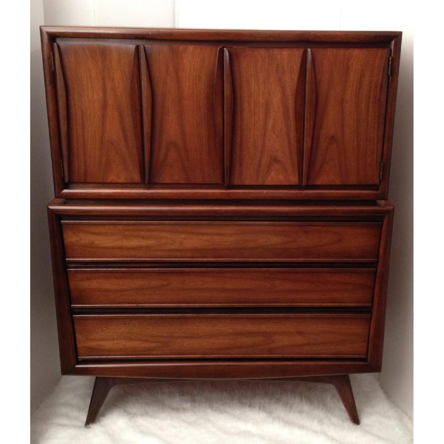 United Furniture Company Mid Century Modern Walnut 5 Drawer Chest on Chest - image-1