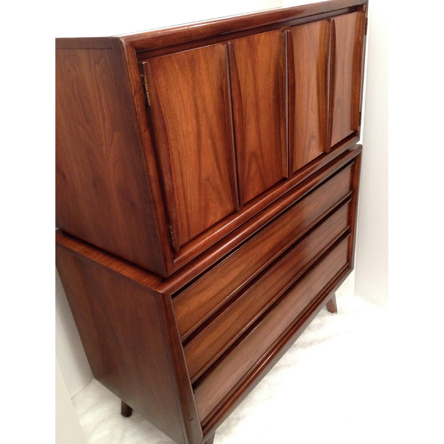 United Furniture Company Mid Century Modern Walnut 5 Drawer Chest on Chest - image-3