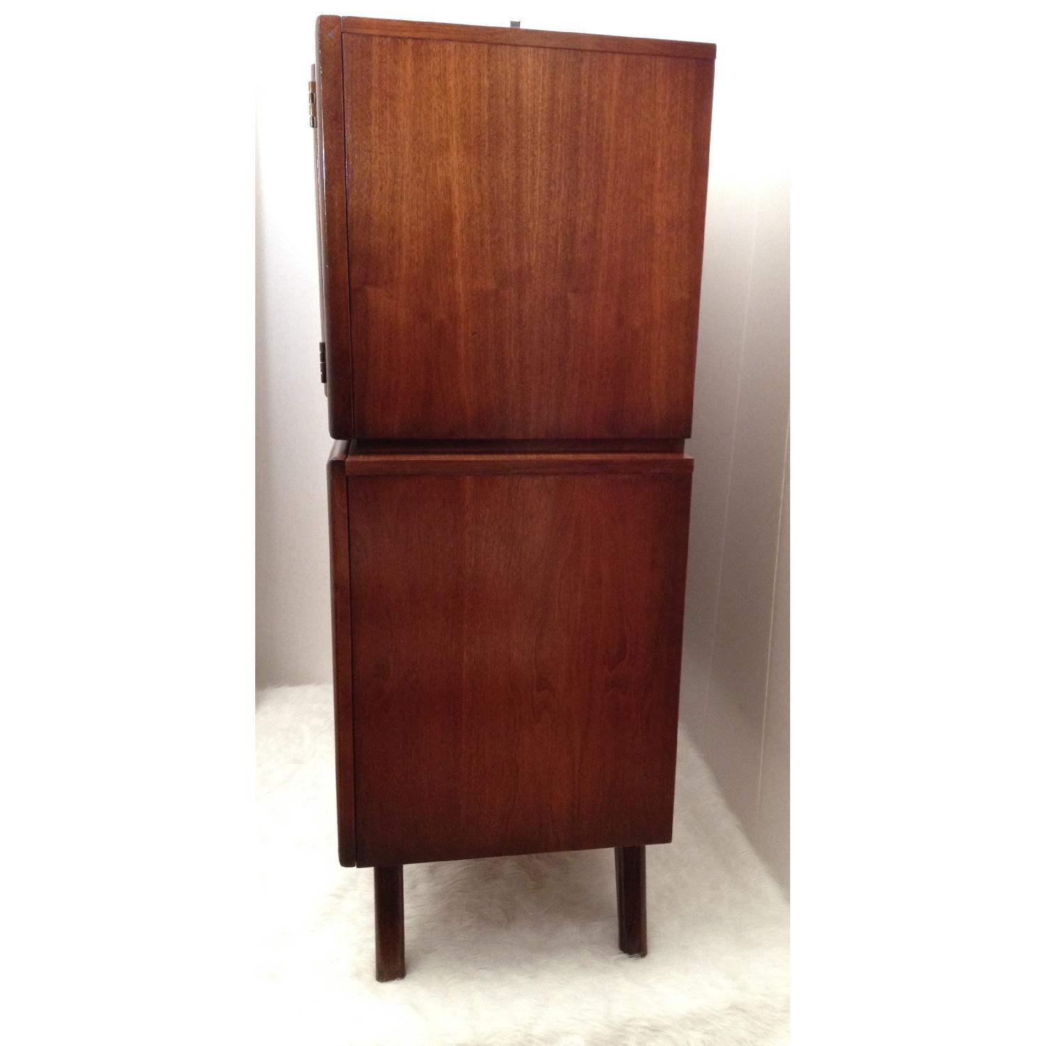 United Furniture Company Mid Century Modern Walnut 5 Drawer Chest on Chest - image-5