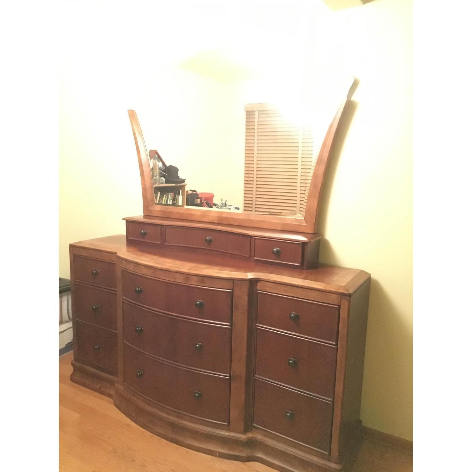 Ashley's Cherry Wood 5-Piece Queen-Sized Bedroom Set - image-2