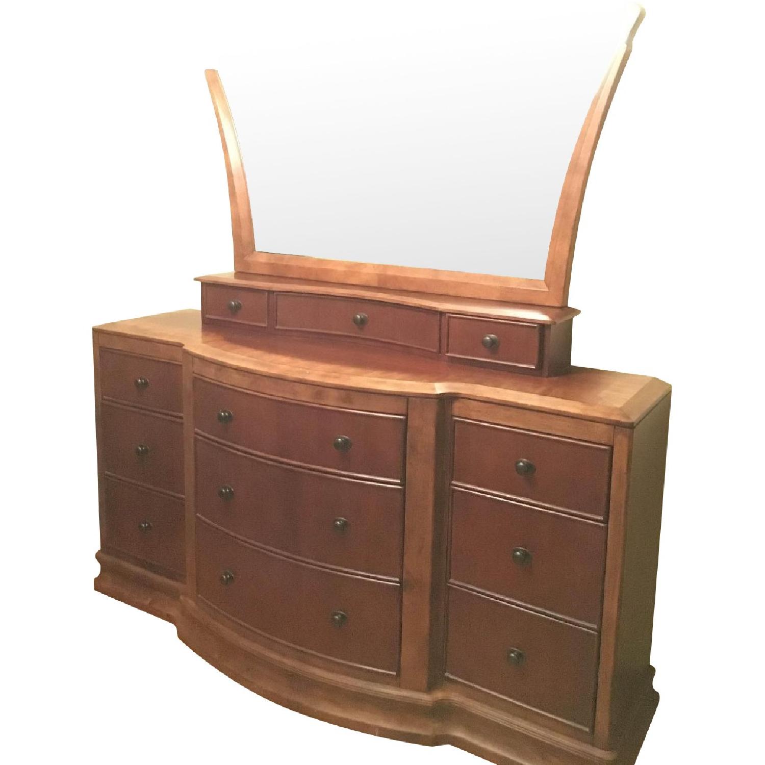 Ashley's Cherry Wood 5-Piece Queen-Sized Bedroom Set - image-7