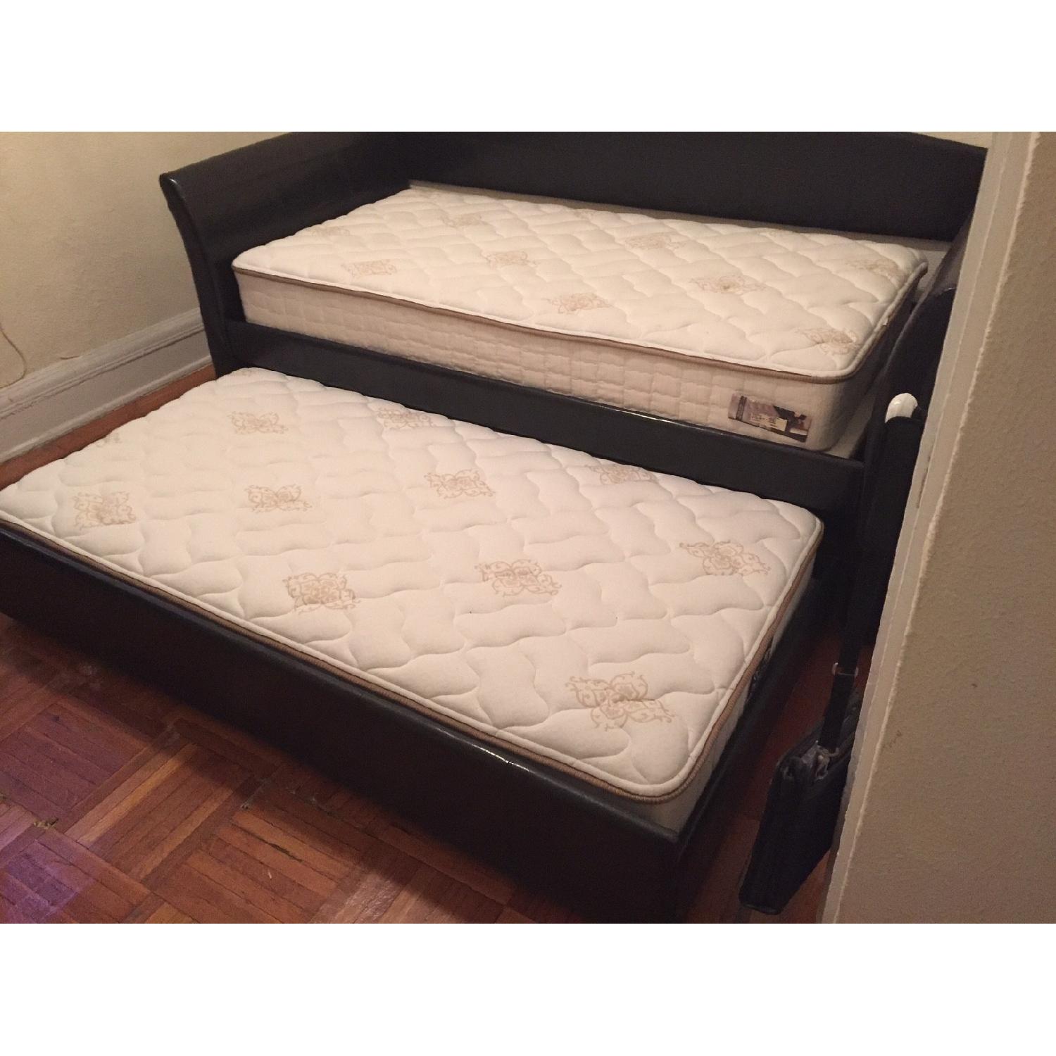 Raymour & Flanigan Trundle Bed AptDeco