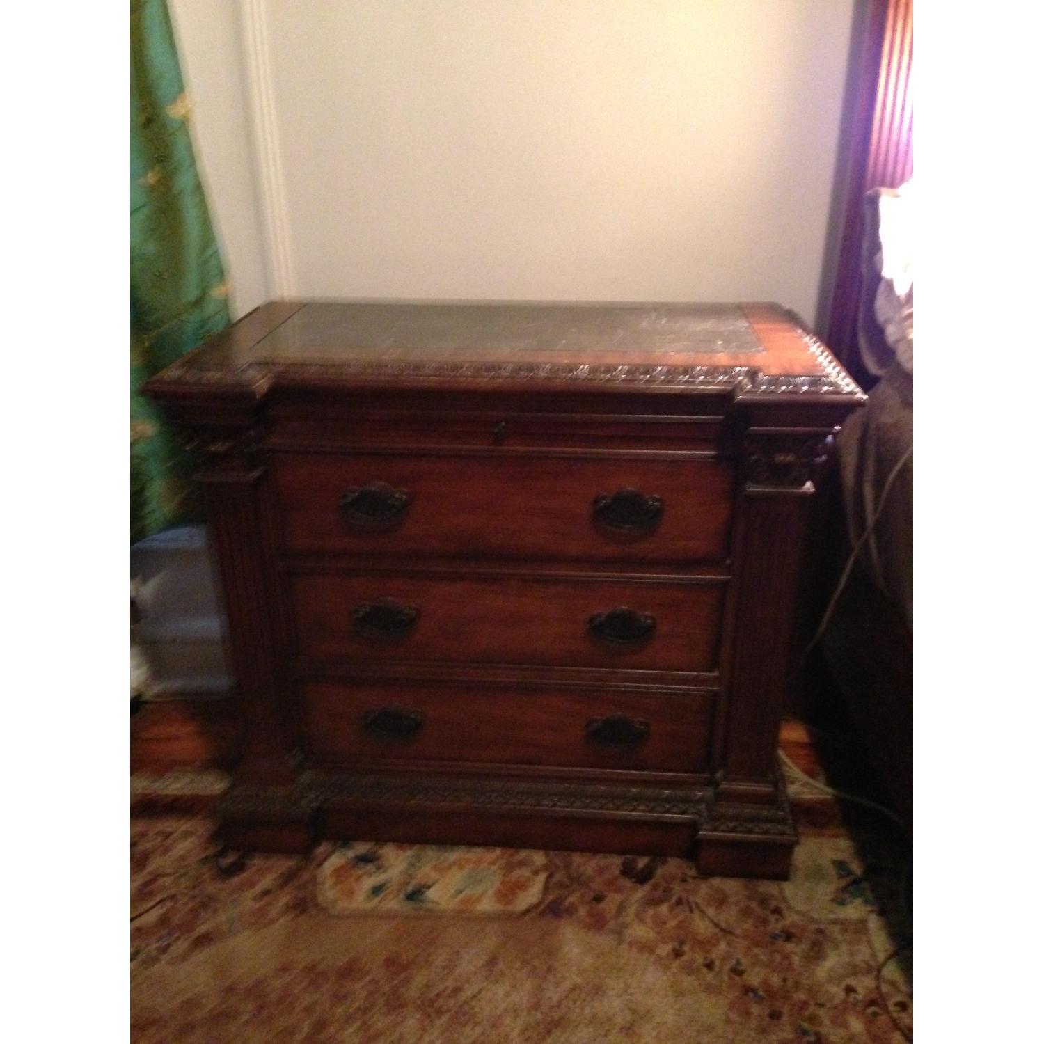 Jordan's Queen Size 3 Piece Bedroom set - image-3