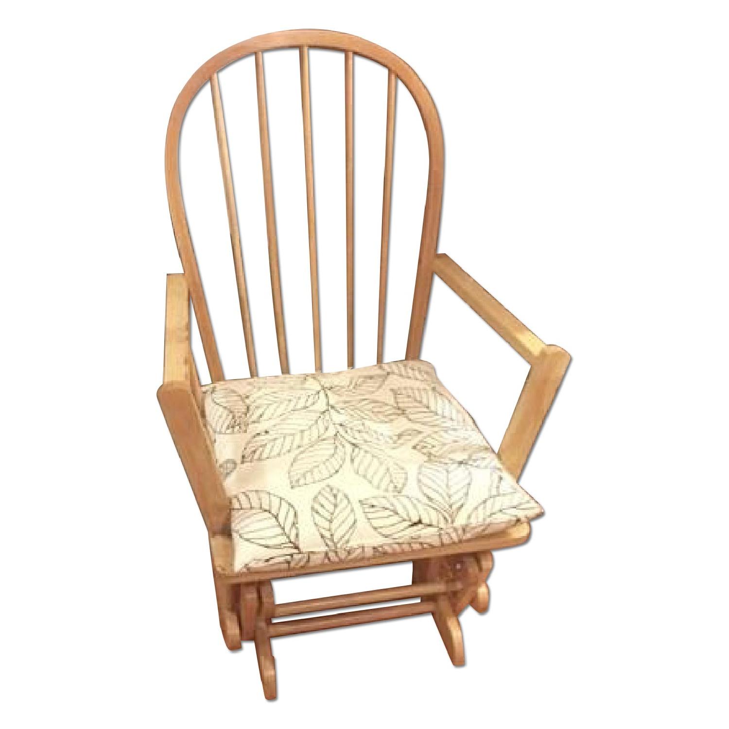natural-wooden-rocking-chair-aptdeco