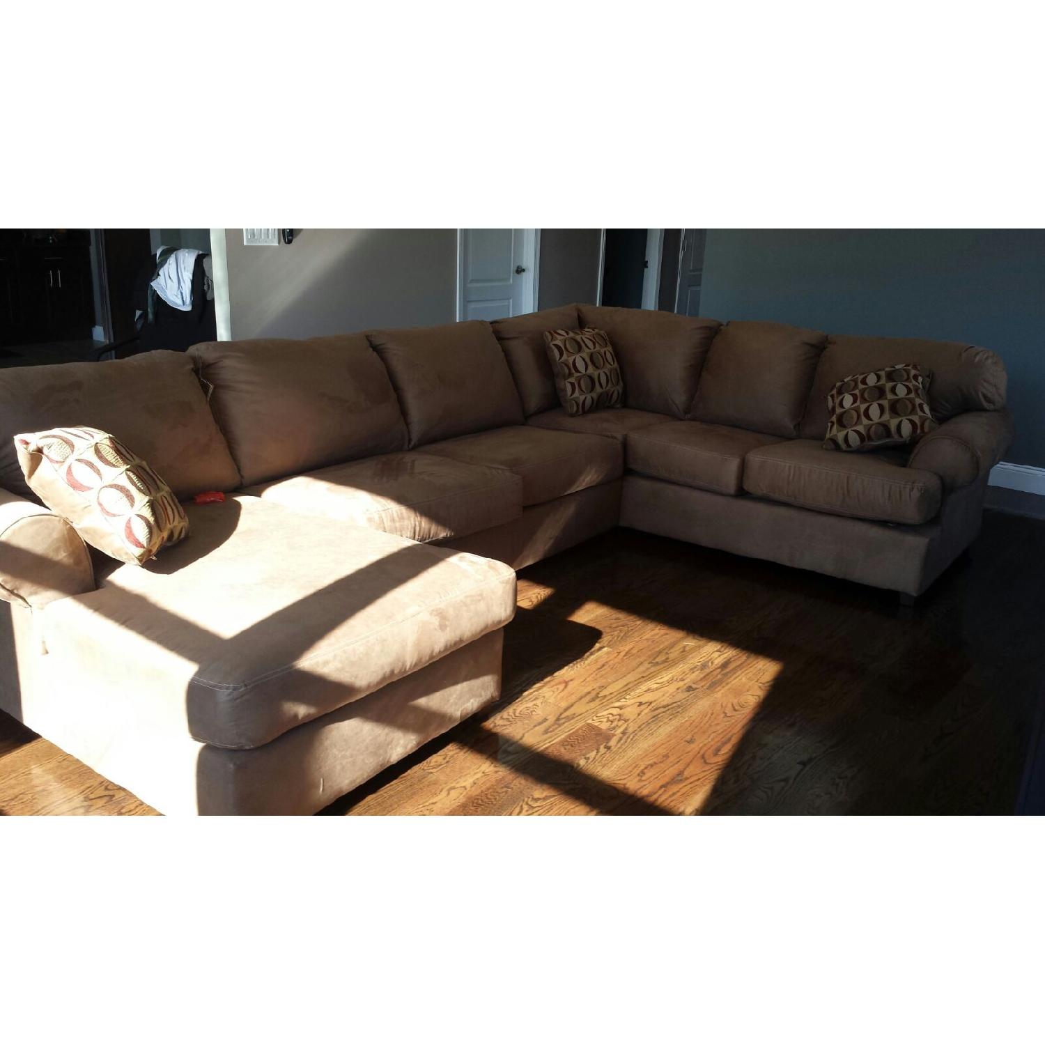 Ashley's Jessa Place 3-Piece Sectional - image-2