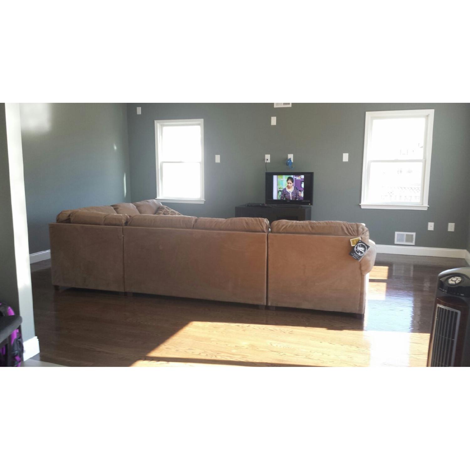 Ashley's Jessa Place 3-Piece Sectional - image-3