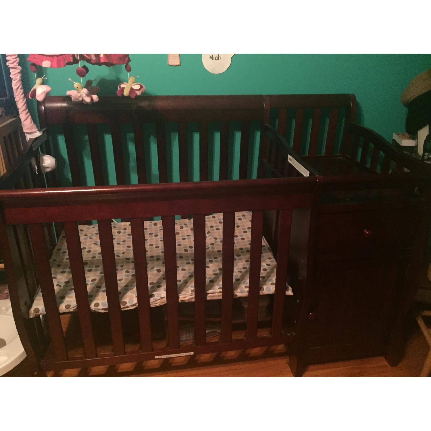 Sorelle Wood Mini Crib With Changing Table - AptDeco