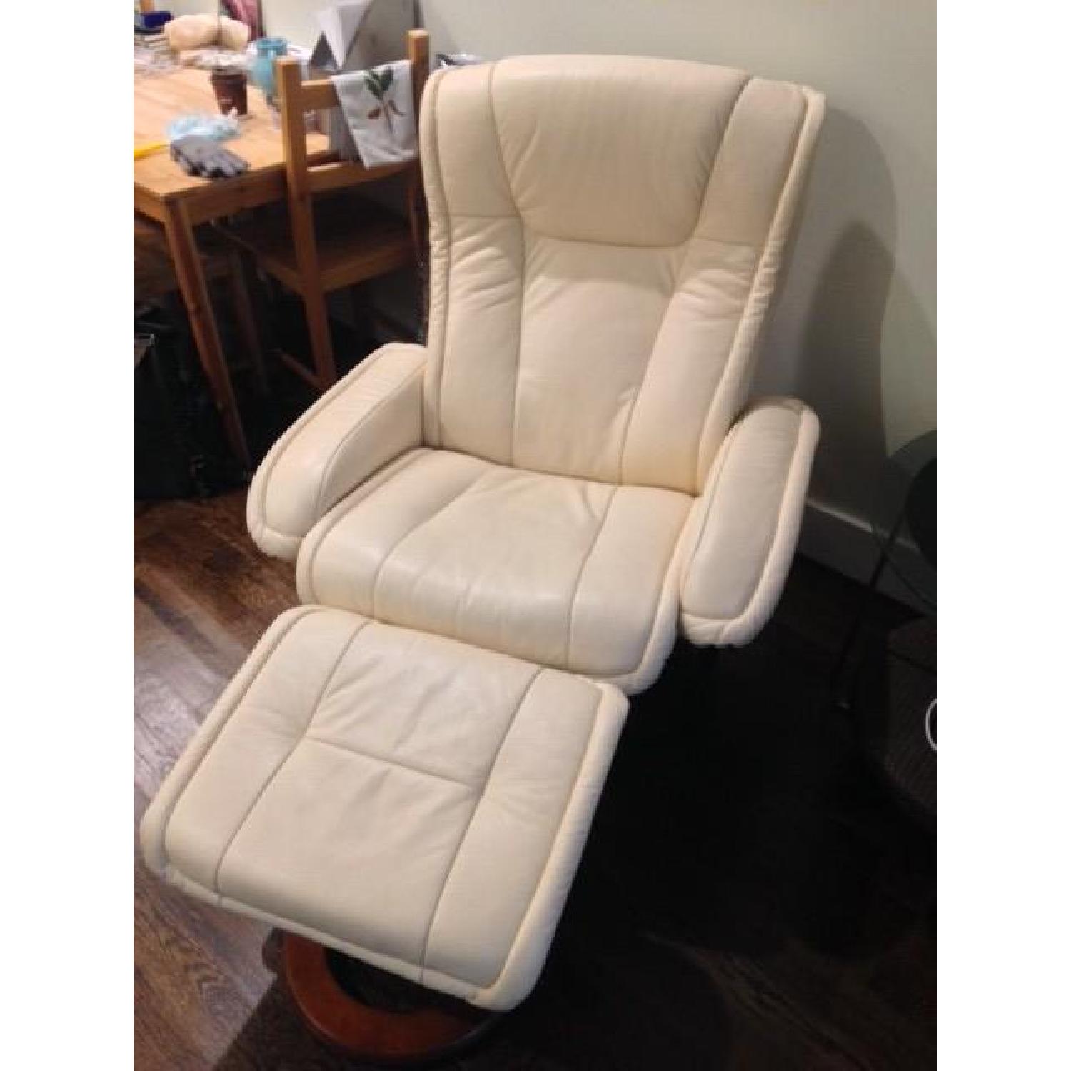 Benchmaster Luxury Recliner - image-2