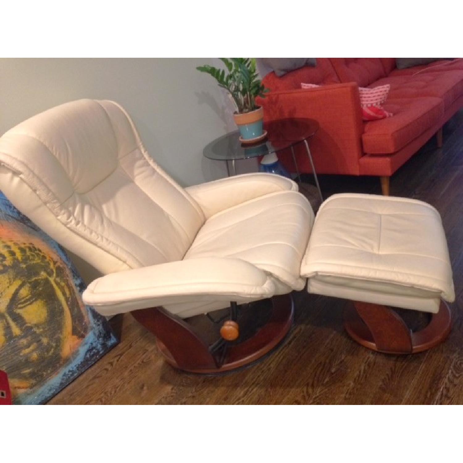 Benchmaster Luxury Recliner - image-3