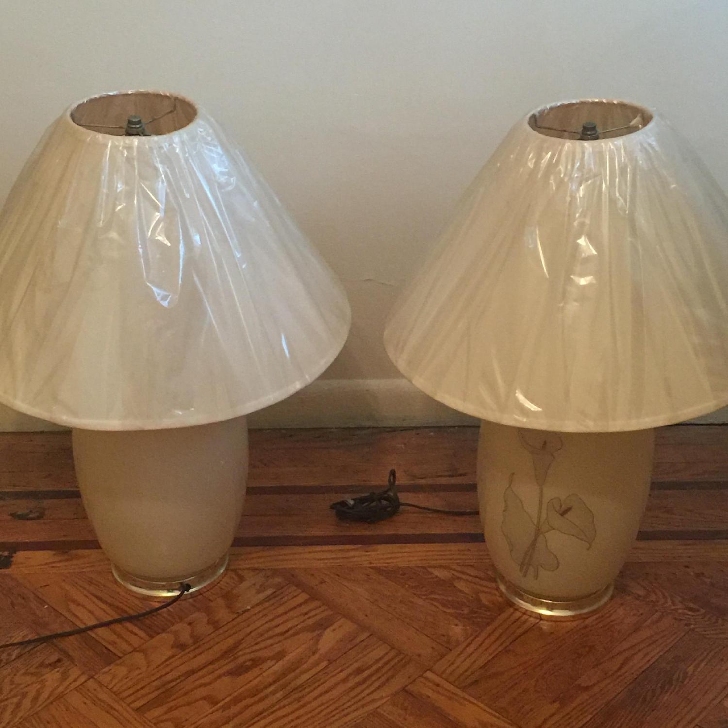 Vintage Early 60's Large Glass Off White Lamps w/ Flower Design Lampshades - Pair - image-4