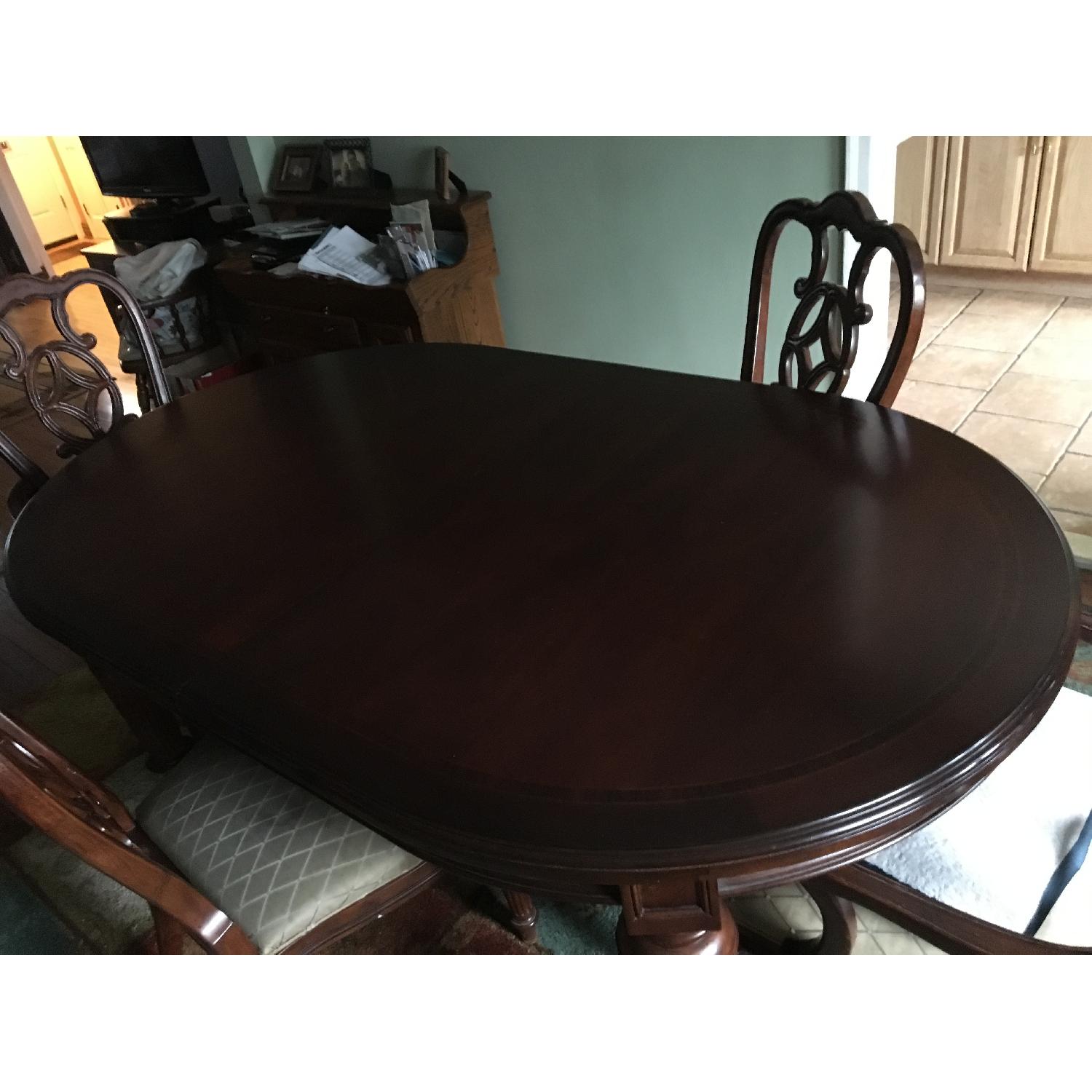Thomasville Fredericksburg Oval Dining Table w/ 4 Chairs - image-2