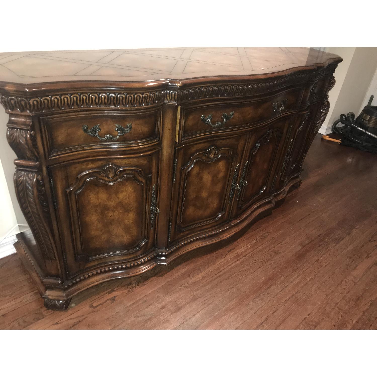 Hooker Furniture Mahogany Detailed Wood Chest - image-4