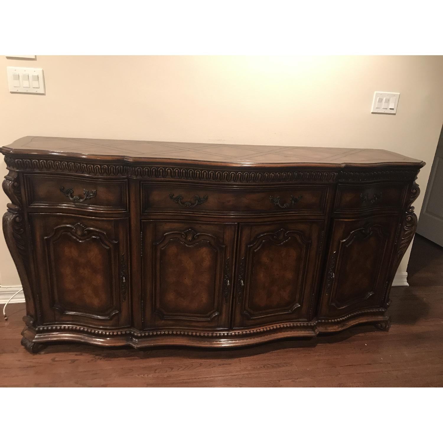 Hooker Furniture Mahogany Detailed Wood Chest - image-7