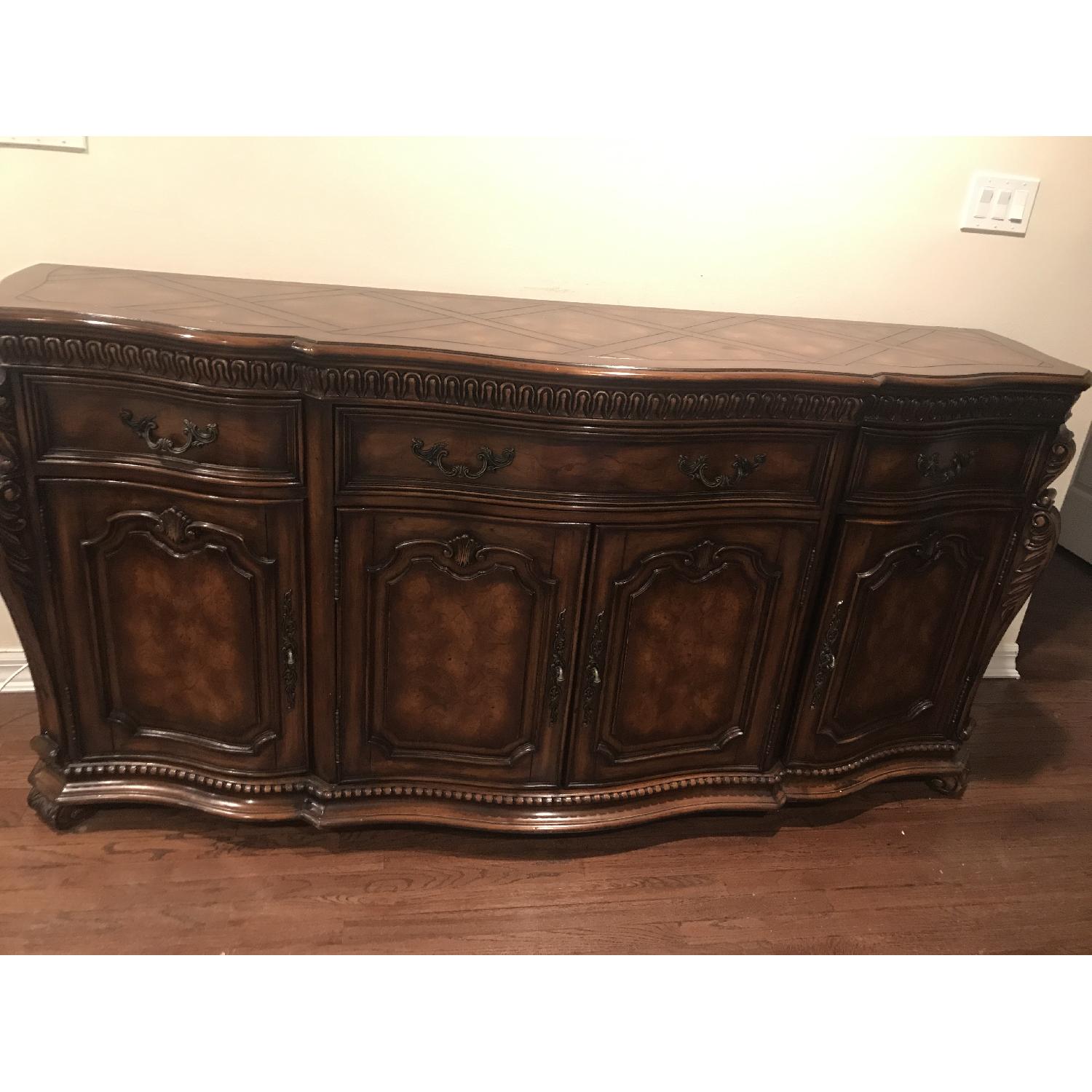 Hooker Furniture Mahogany Detailed Wood Chest - image-8