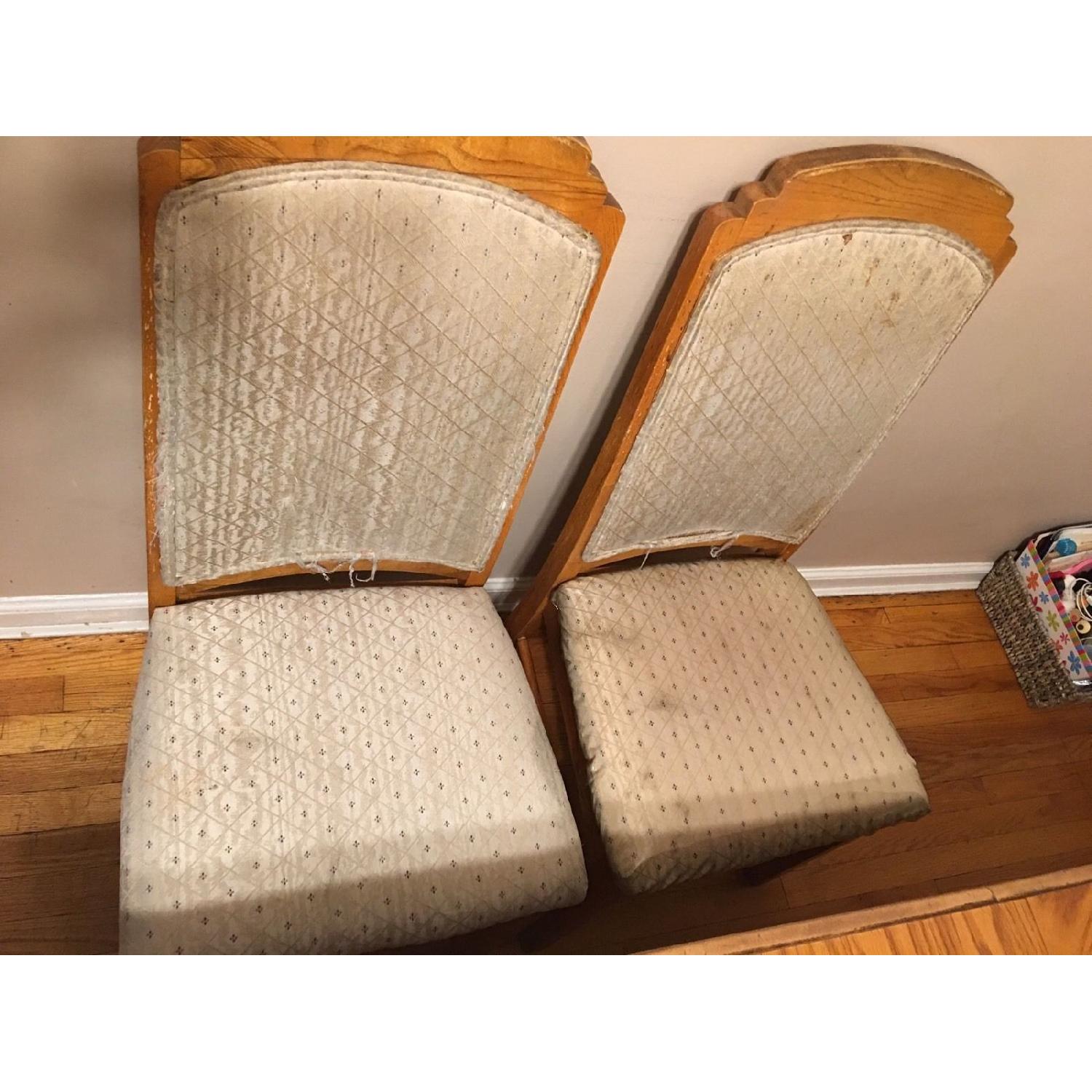 Broyhill Dining Table w/ 6 Chairs - image-5