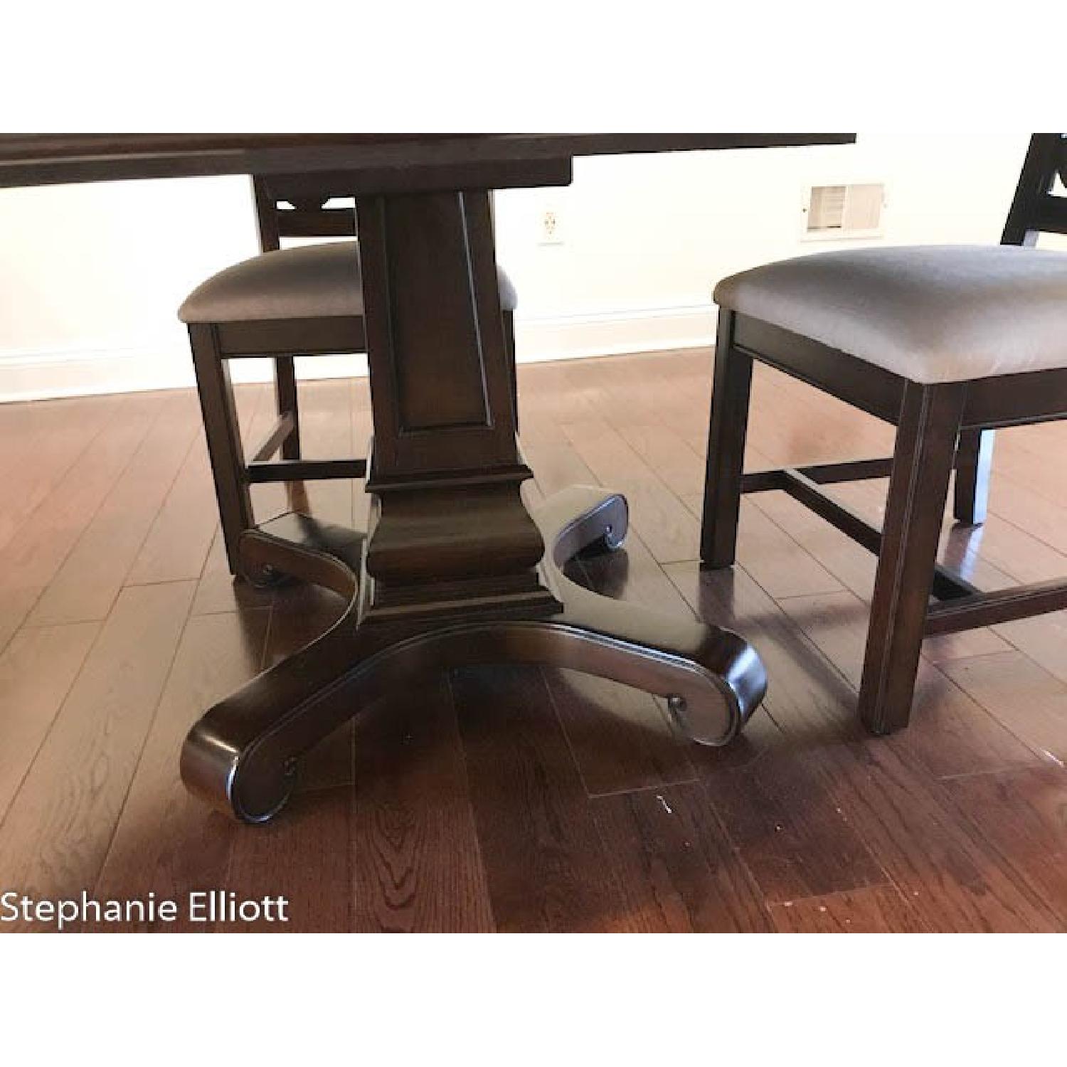 Bassett Dining Table w/ 4 Chairs - image-5