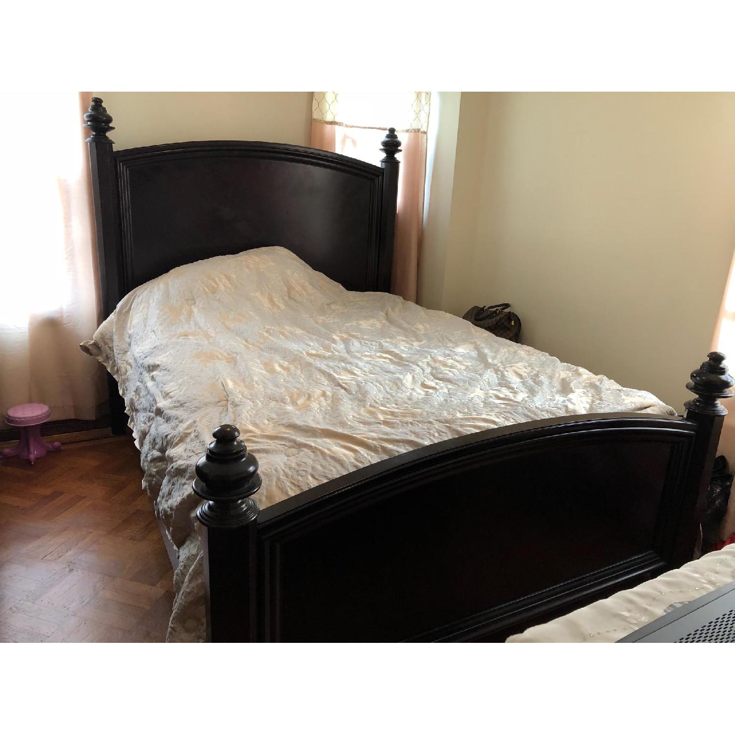 Thomasville Solid Wood Queen Size Bed - AptDeco