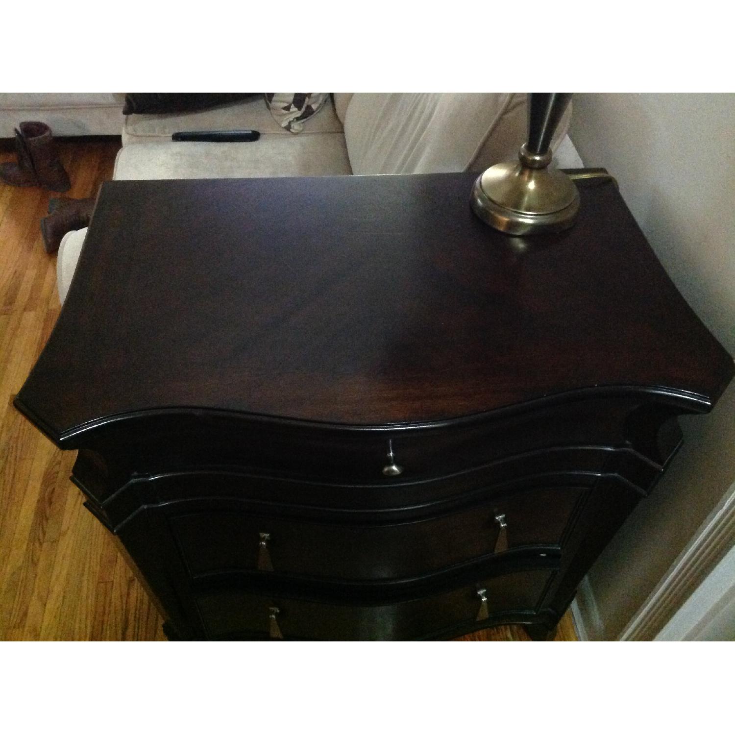 Raymour & Flanigan Bedside Table AptDeco